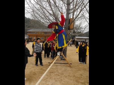한국전통문화체험학교 외줄타기 썸네일 이미지