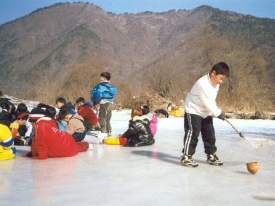 한국전통문화체험학교 팽이치기 썸네일 이미지