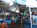주문진 수산시장 앞 항구 방향에 밀집돼 있는 수산물 노점상 사진 2 썸네일 이미지